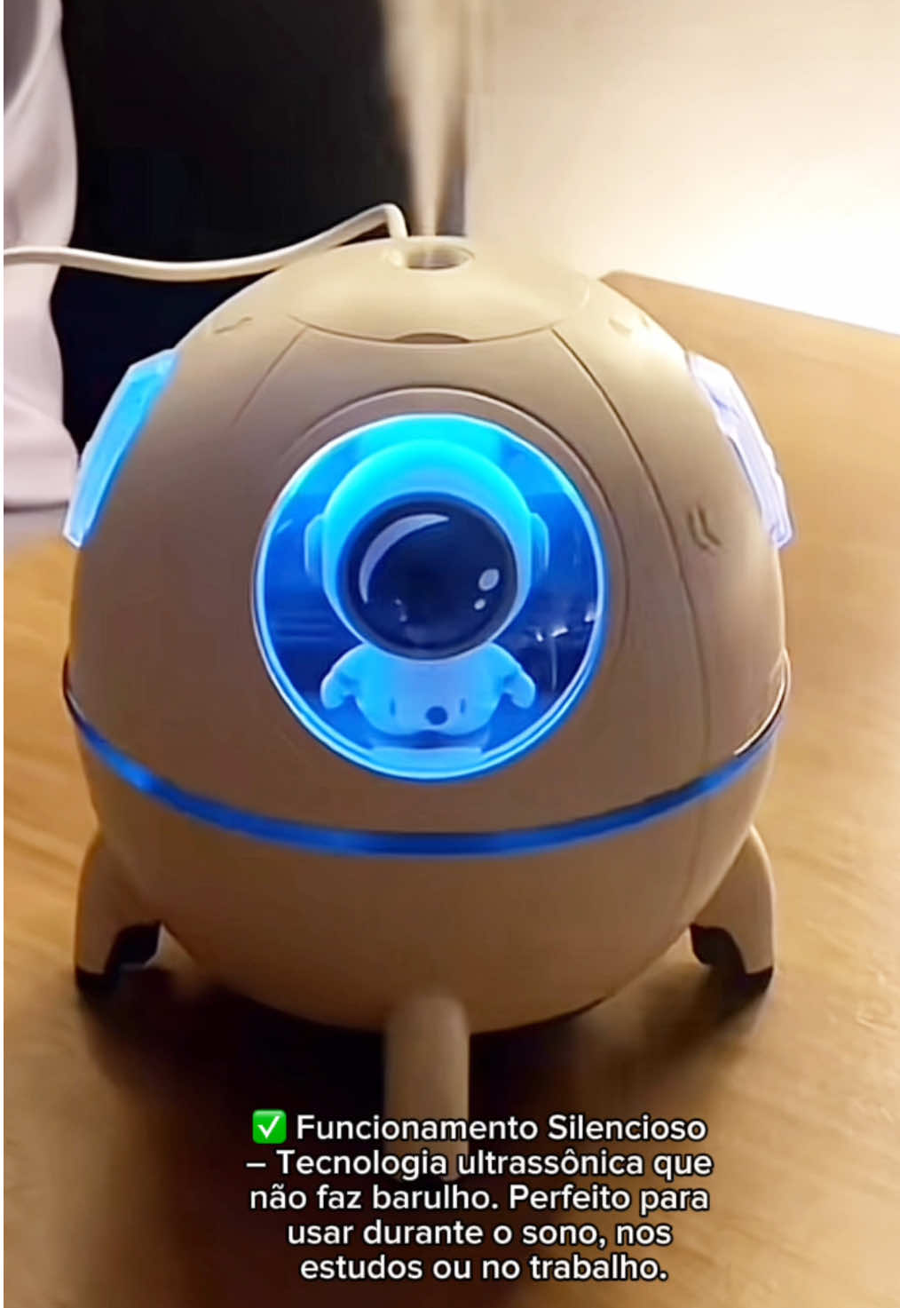Umidificador de Ar Astronauta 220ml Luz LED Colorida Pulverizador De Névoa USB