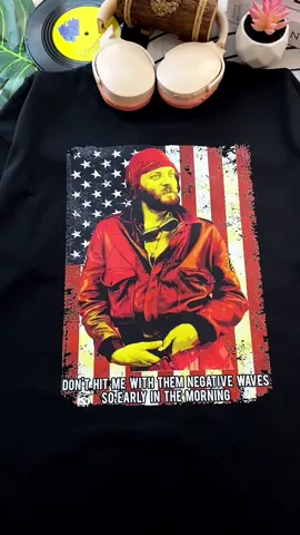 I can’t believe this shirt can exist 🇺🇸🔥❤️‍🔥 #kellysheroes #sgtoddball #kellysheroesshirt #70scomedy #donthitmewiththemnegativewaves 