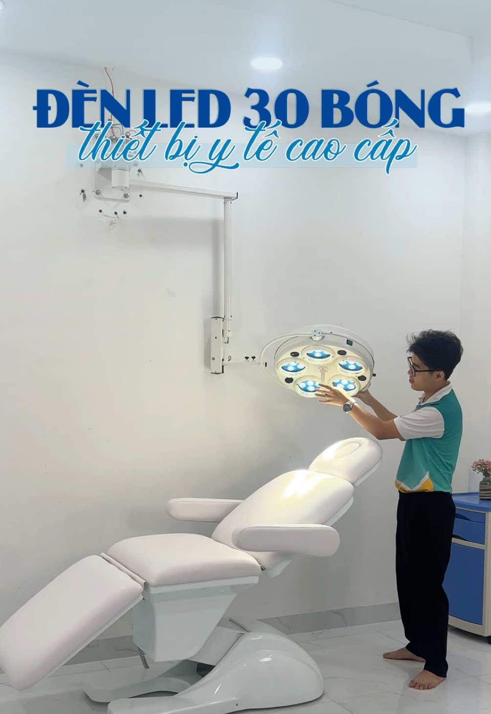 ✨ Ánh sáng chuẩn y tế – Đèn mổ LED 30 bóng Sendora mang đến độ sáng ổn định, an toàn cho mọi ca phẫu thuật. #Sendora #DenMoLED30 #ThietBiYTe #thammy 