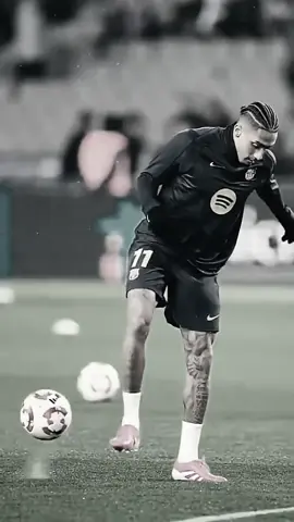 #مهارات_كرة_القدم #رافينيا🇧🇷🔥 #برشلونة #متعة_كرة_القدم #viral 