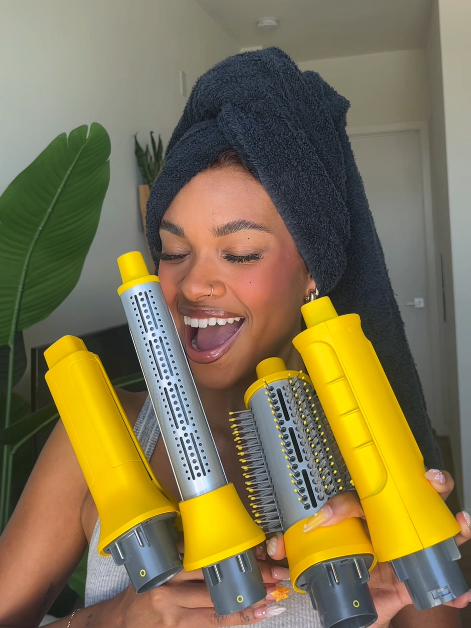 One tool. Four styles. Endless blowout staying power. 💪   🎥: @zoealexondra