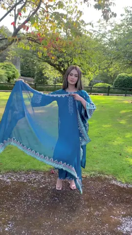Easy, breezy & perfectly put together 🌸 @laamofficial @Preetpret  Use my Coupon Code IramHanif to get an additional discount! UK - Flat 19 GBP and Free shipping Above 100 GBP #LAAMOfficial #LAAMHaul #StyledByLAAM #Eidwithlaam 