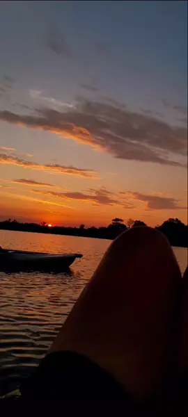 Contemplando el hermoso atardecer en laguna cashibococha😊 #kayak#atadecer#fundorubisa🦋🌴 #laguna_cashibococha #pucallpaperú🌴🦜🐍🐢🦥 