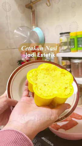 Jadi beda lebih cantik nasinya kalau bulat udah biasa #resepsimple #cetakannasi #cetakan #nasikotak #catering 