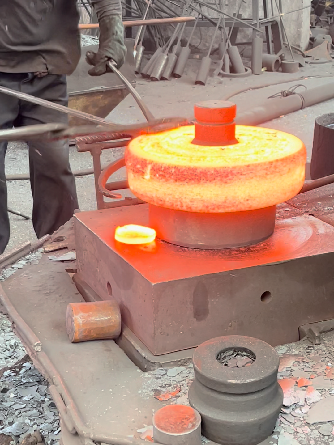 Inside the factory How to process from a piece of iron to a bearing #machine #factory #process #stamping #forging #manufacturer #producer #technology #industrial #iron #blacksmith