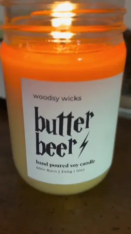 Yes it’s smells just like you’d think 🥰#butterbeer #candle #candles #soycandles #homefragrance 