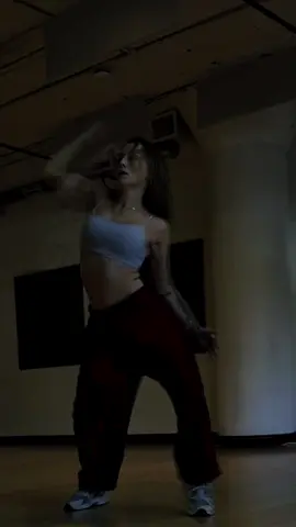 Always a pleasure to learn from @Kyana Lygitsakos .✨🤍 Steps and filmed by Kyana  📍 @stationclark #dance #reels #mtl #workshop #dancer 