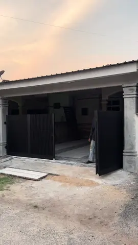 Alhamdulillah rezeki allah lagi , siap pemasangan pagar viral siap powder coating di inderapura kuantan ✌🏻😎 . Nampak sangat kemas dan cantik 🤭  Berminat boleh contact kami untuk bulan 9 dan 10 👍🏻👍🏻👍🏻  #alhamdulillah #rezekiallah #kuantan #pagarmurahkuantan #pagarviral 