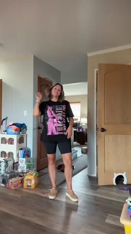 Wait is she thriving? #OOTD #motherhood #dresswithintention 