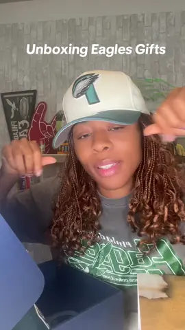 Thank you @Lids for the fire new Eagles hats #symonewiththesports #unboxing #philadelphiaeagles #eagles #nfl 
