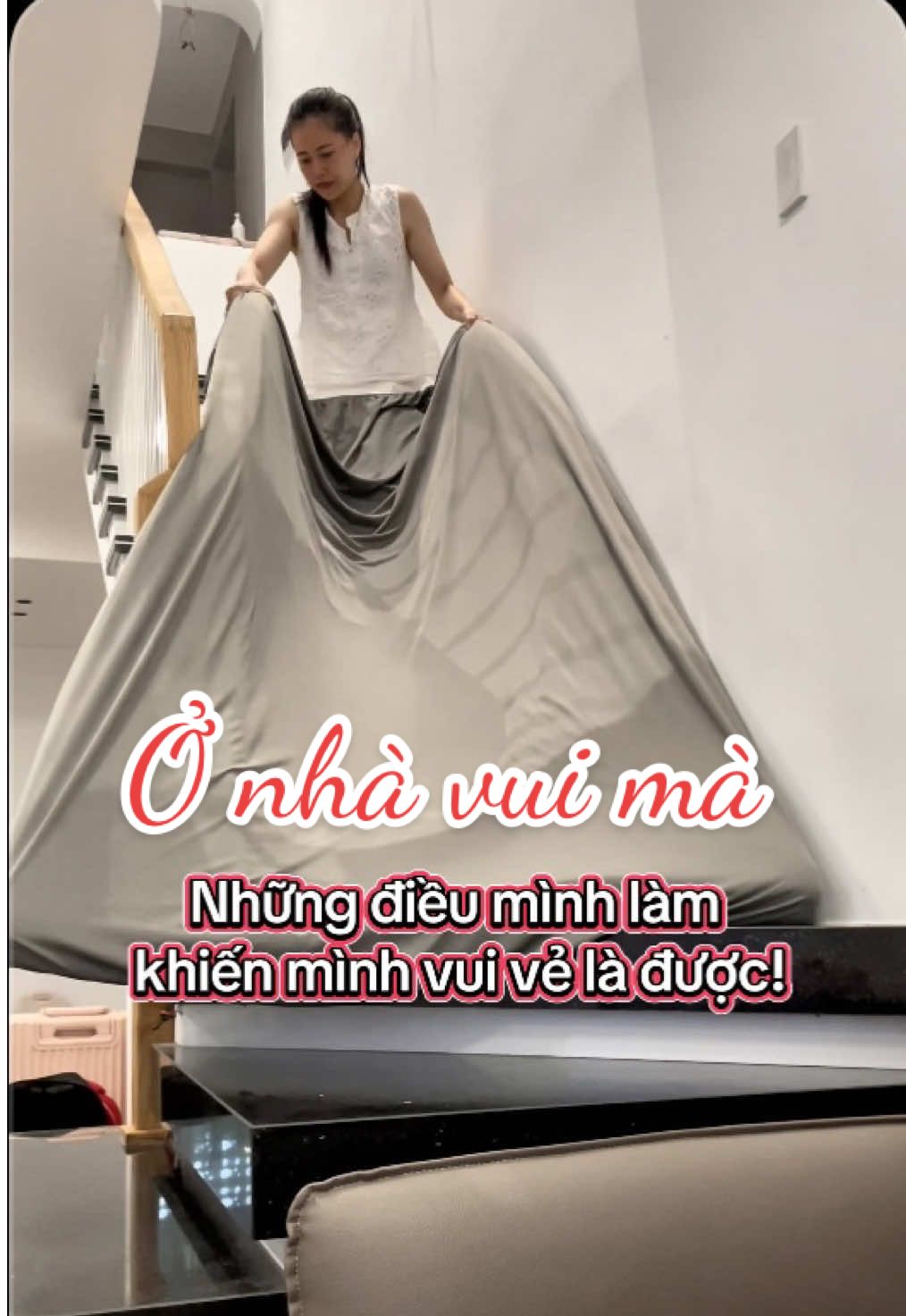 Mợ mình bảo sao con suốt ngày đưa mấy hình ảnh ăn uống nhà cửa lộn xộn lên mạng làm gì, ảnh hưởng đến hình ảnh của chồng con, không nên con ạ! Em thì thấy việc đang làm lại rất hợp với bản thân cũng như kiếm thêm thu nhập, tự dưng nghe vậy cũng không biết sao? #tamsumebim #dondepnhacua #noitro #afiliate #asrm 