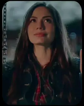 Çünkü kalp bir kere sever 🖤! Sizce ilk aşklar unutulur mu? ________ #yamanmira #eşrefrüya #efkar #medcezir #duygusalsahneler 