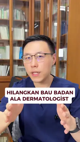 Tips anti bau badan dari dermatologist!  Penyebab bau badan tuh bukan keringet jadi mandi doang itu ga cukup. Penyebab bau badan itu adalah karena ketemunya keringat dari kelenjar apokrin (letaknya ada di daerah ketiak, selangkangan dan puting) + bakteri. Keringet + bakteri ini yang jadi bau. Jadi kalau mau ga bau ya salah satu caranya harus dihilangin bakterinya yaitu dengan cari menggunakan antiseptic wash seperti chlorhexidine (hibiclens) dan povidone iodine (betadine wash); tapi harus hati-hati ya biar ga iritasi  kalau daerah tubuh lain ga ada gunanya pakai antiseptic dan cuman bikin kulit kering aja #baubadan #baubadanhilang #bodyodor #antiseptik #bauketek 