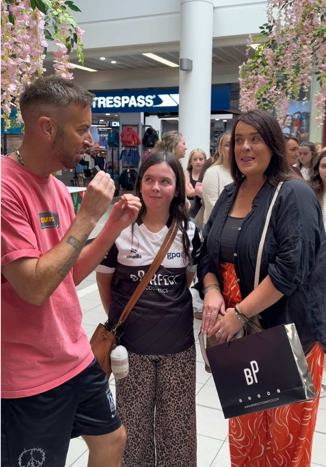Could you answer this question for a £50 shopping spree? 👀🛍️  An amazing day in our Castlecourt Megastore full of lots of giveaways 🙌🏼 Thanks to everyone who turned up ❤️ #bperfectcosmetics #bperfect #bperfectmega #annalivia 