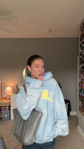 feels like fall 😙 #OOTD 