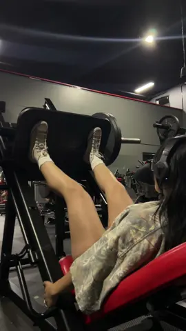 Leg day accessories <33 @DFYNE  #glutes #quad  #gymgirl #GymTok #legday 