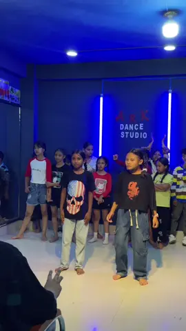 #foryou #arkdancelover #trend #arkdancestudio #dance #fyp #performence #viral #loveuall #students #trendingsong #talentedkids 