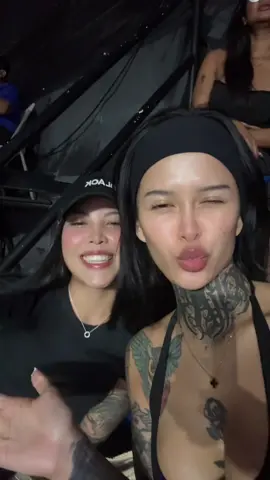 กรี๊ดจนคอแหบ
