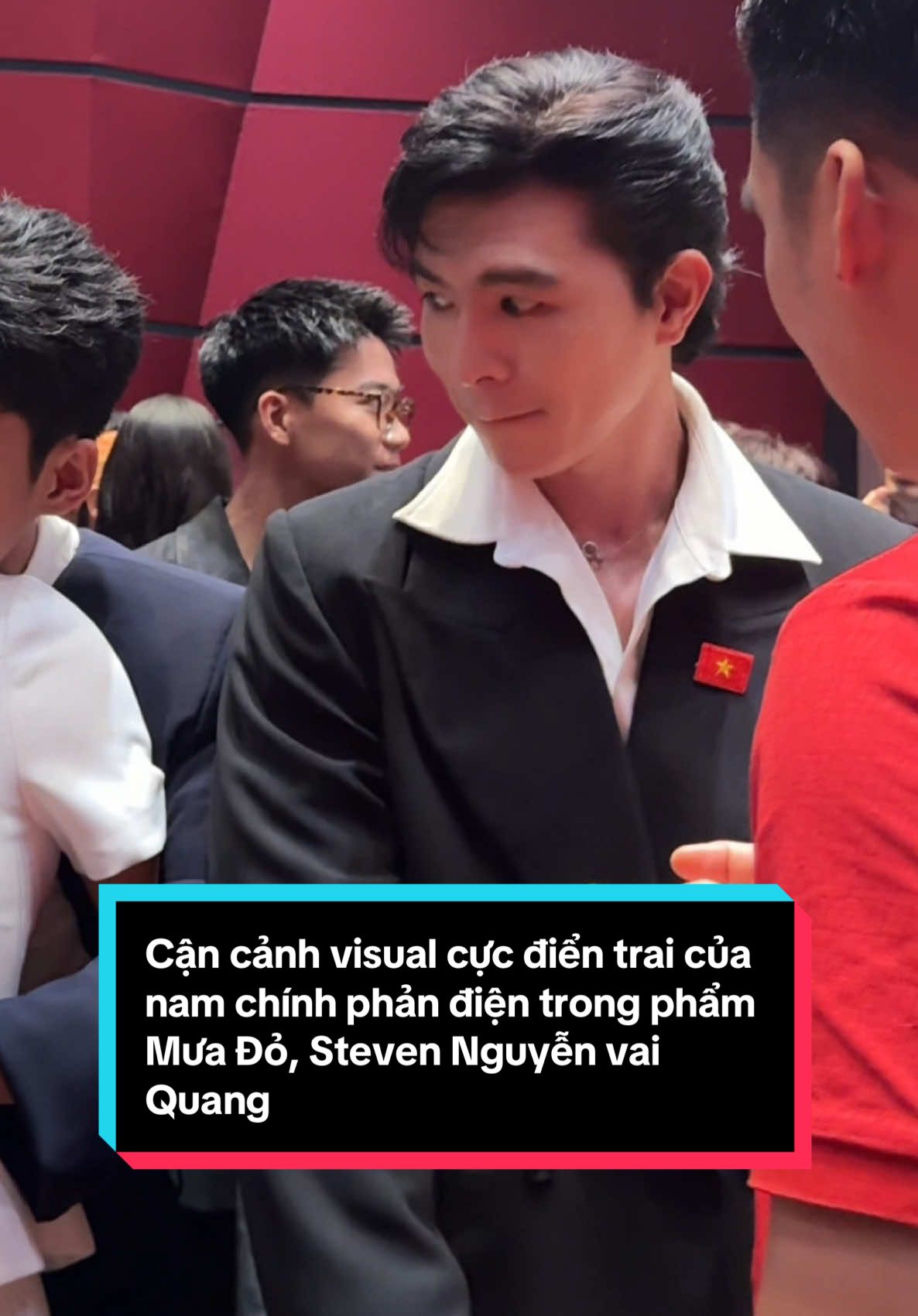 Cận cảnh visual cực điển trai của nam chính phản điện trong phẩm Mưa Đỏ Steven Nguyễn vai Quang #viralvideo #LearnOnTikTok #xuhuongtiktok #moviedi #stevennguyen #muado #vietnam #thanhcoquangtri #donhathoang #dinhkhang