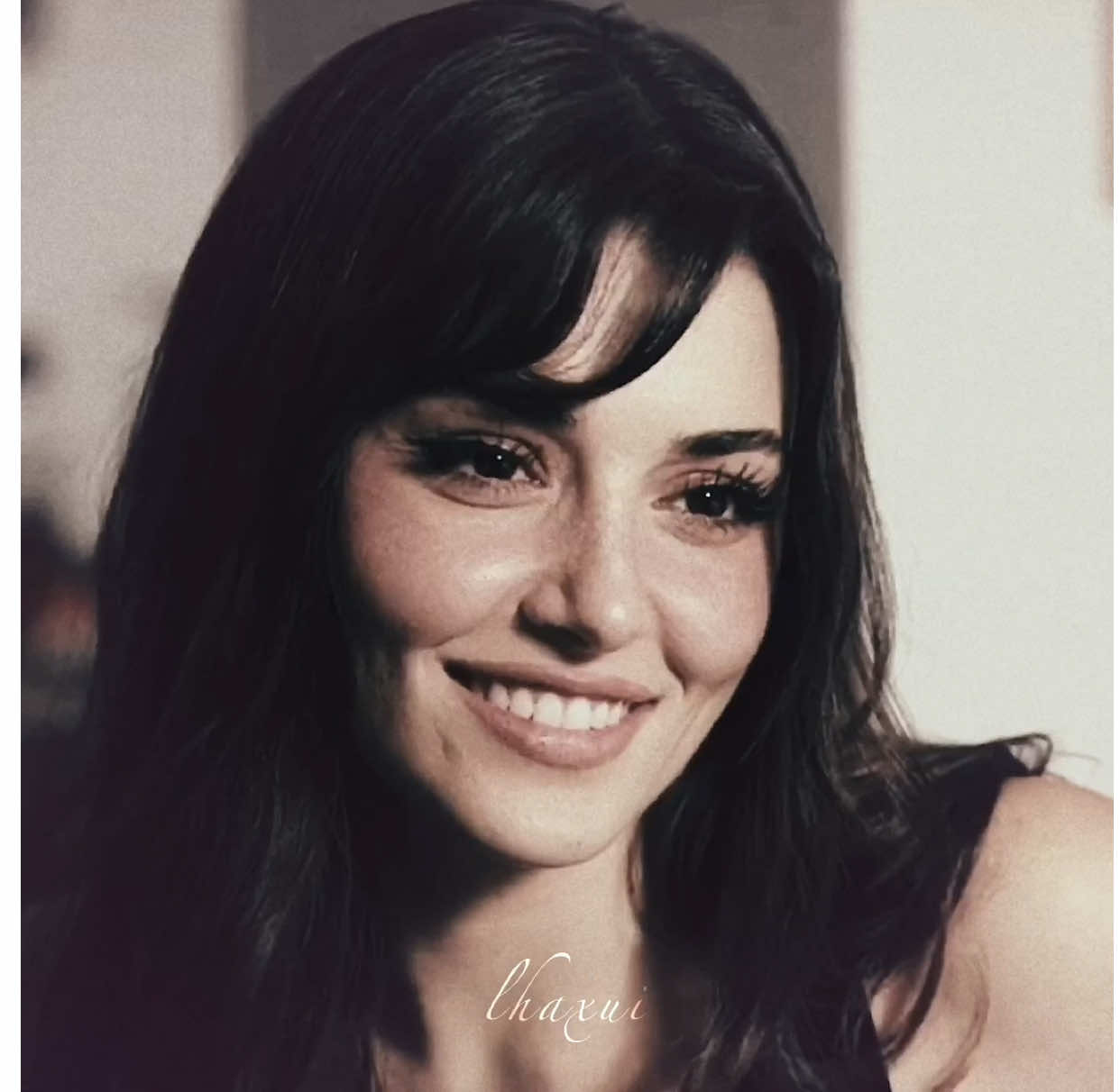 Omg she’s sooo preetty 😭🤍🤍!! #fyp #turkishseries #edit #handeercel #askihatirla 