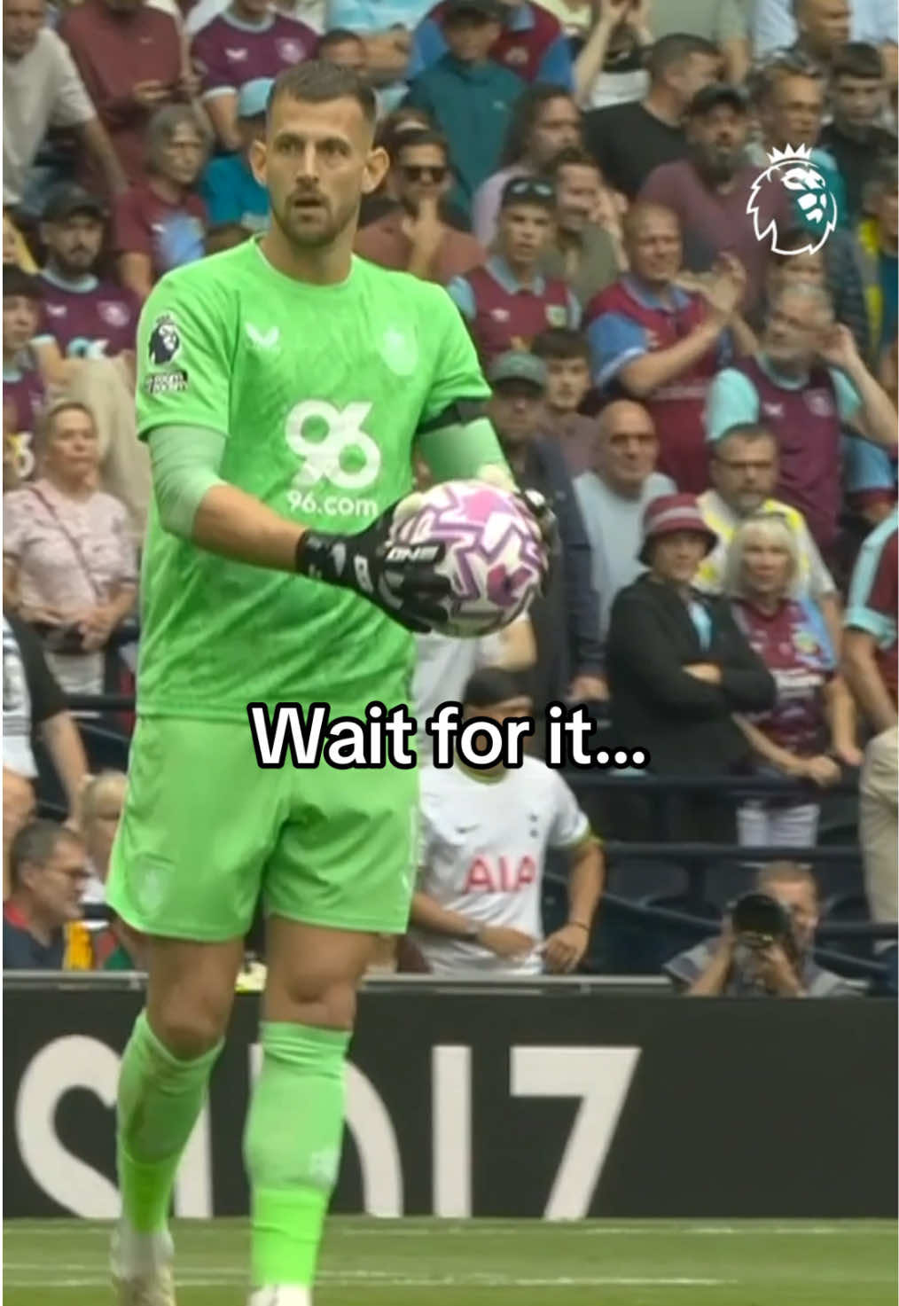 He froze, my guy hasn’t moved (the ball). 😭 #pl #PremierLeague #goalkeeper #fail #fails #fyp #Soccer #futbol #football 