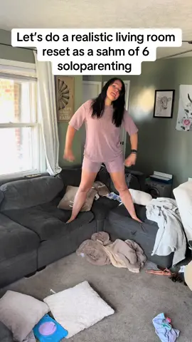 Like I’m always showing the real and raw of motherhood! #soloparenting #realisticmomvlog #unfliteredmotherhood #realisticcleanwithme #realisticcleaning 