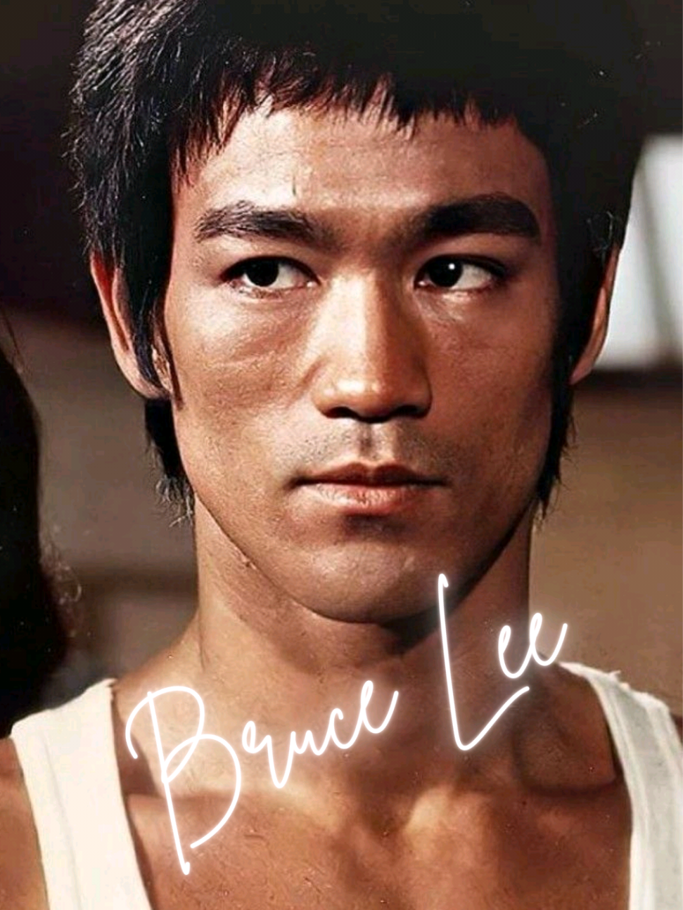 10.000 saat kuralı der ki; bir alanda tam anlamıyla ustalaşmak için, 10.000 saat düzenli çalışmak ve pratik yapmak gereklidir. Bruce Lee de bu sözüyle bunu desteklemiş görünüyor.  #brucelee #anlamlısözler #psikolojik #malcolmgladwell #kisiselgelisim 