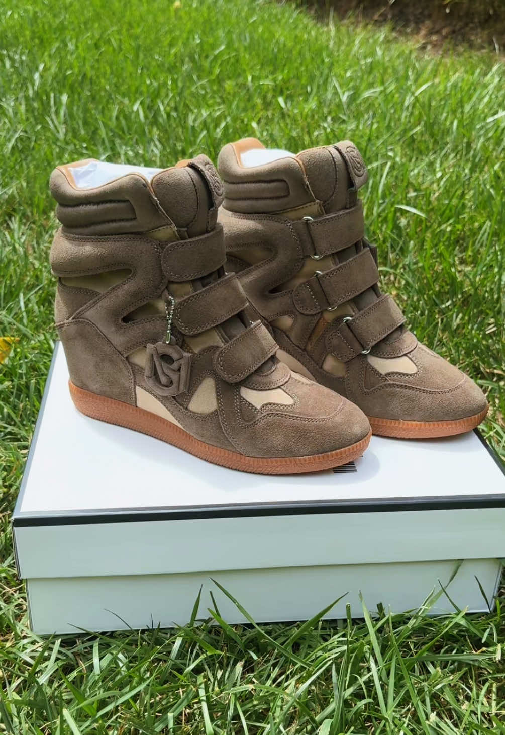 I AM OBSESSED #stevemadden #fashion #isabelmarant #wedgesneaker #viral 