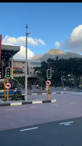 Captured this on a random day and it lowkey is in sync. #fyp #fyppppppppppppppppppppppp #capetown #Vlog #fypviral 