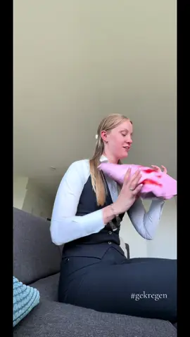 Het eerste stuk was voor dat ik mn arm brak🤣 #fyp #foryou #unboxingvideo @tess v 