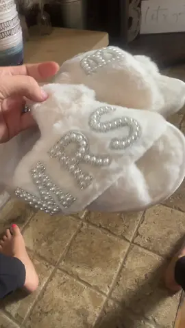 Omg i love these!!! #tiktokshop #tiktokshop #tiktok #cozyslippers #slippers #fyp #socute #comfy 
