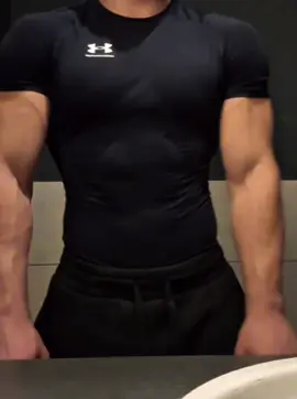 #compressionshirt #gym #fyp #underarmour #foryoupage 