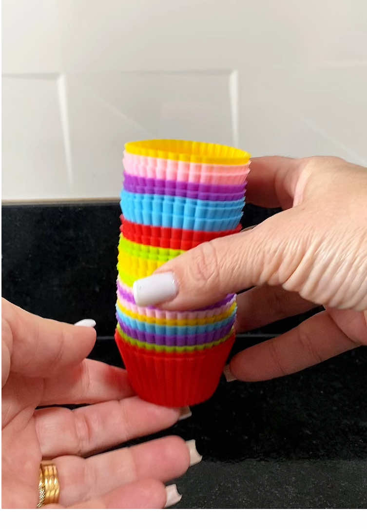 🧁 Mini forminha de silicone para cupcakes, bolos e tortinhas! Vai no forno e na Airfryer. 🫶🏻Me conta nos comentários: qual receita você faria ou já fez nas forminhas? 😋 🛒 Link aqui na descrição!! #KerationHairDay #forminhasilicone #silicone #tiktokshop #receita 