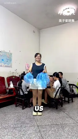 Creative Plastic Bag Performance #juggling #plasticbags #jugglingtricks #teamwork #skills #1M #tiktoklifestyle #lifehacks 