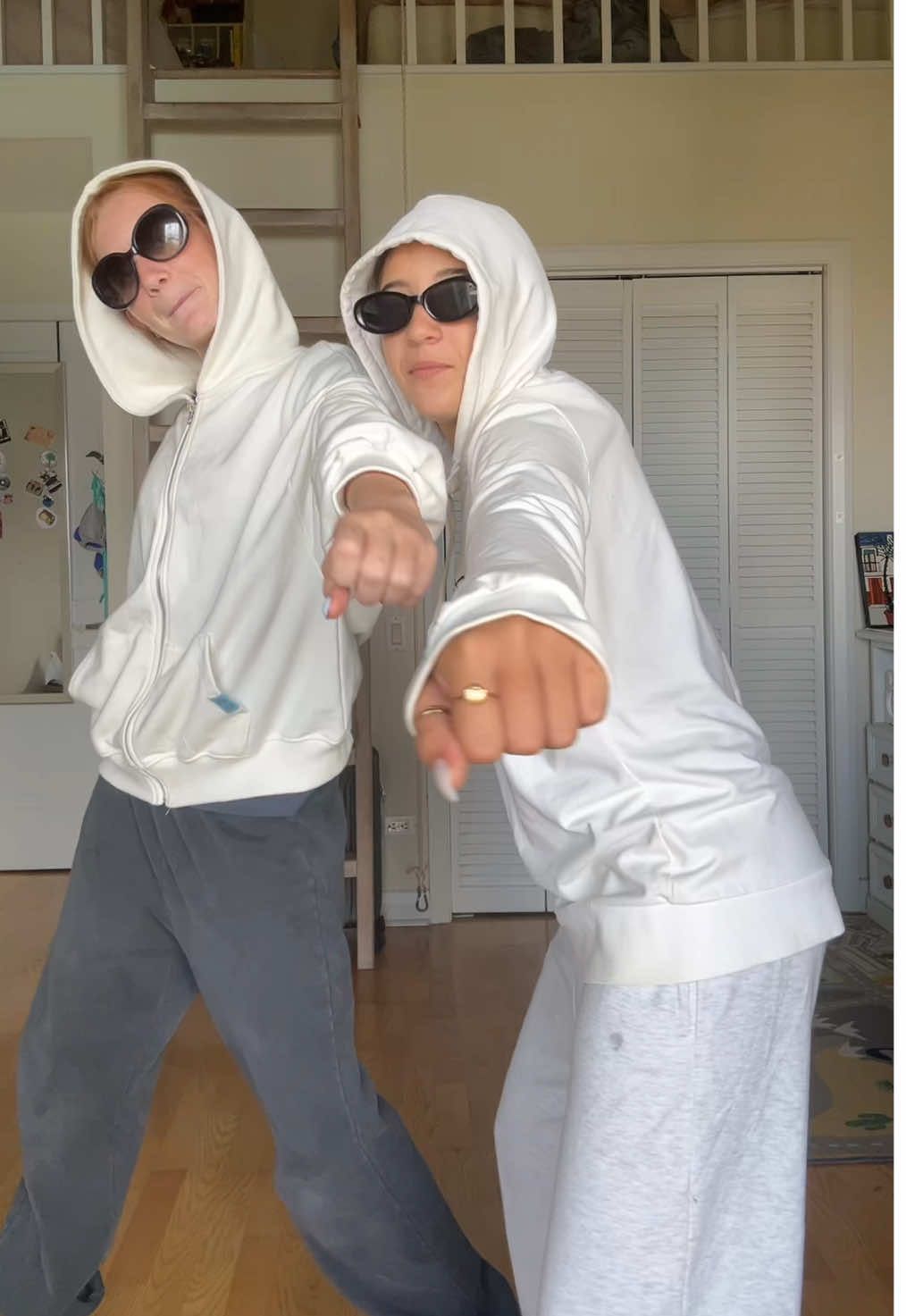 #AAbatteries #twopersondance #viral #watchmewhip #naynay @MrBeast 