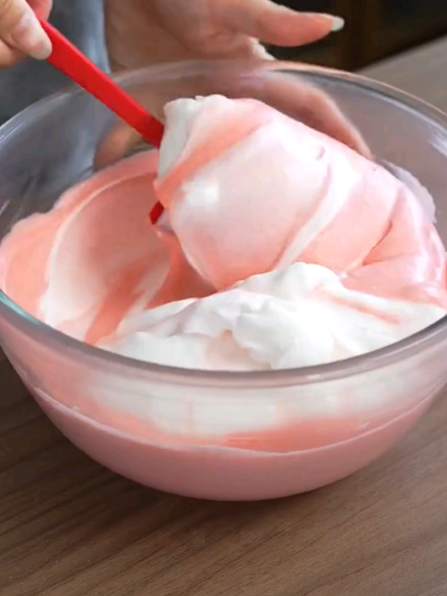 This extra large silicone scraper makes baking easy, heat resistant and perfect for mixing or cooking. #creatorsearchinsights #baking #easybaking #bakersfield #bakingessentials 