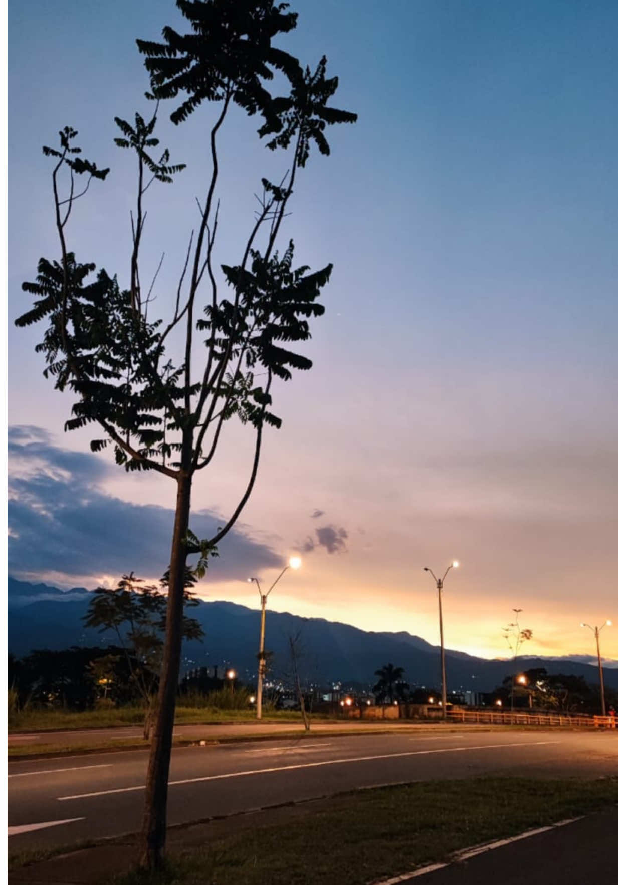 Sur de Cali 🌄 #calico #calicolombia #atardeceres #medellin #ryancastro 