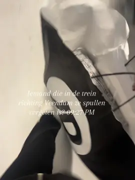 Degene die dit kwijt is het is aan de trein machinist gegeven en die brengt het naar lost and found. #fy #lost #onthisday #gogetyourshit #foryoupage 