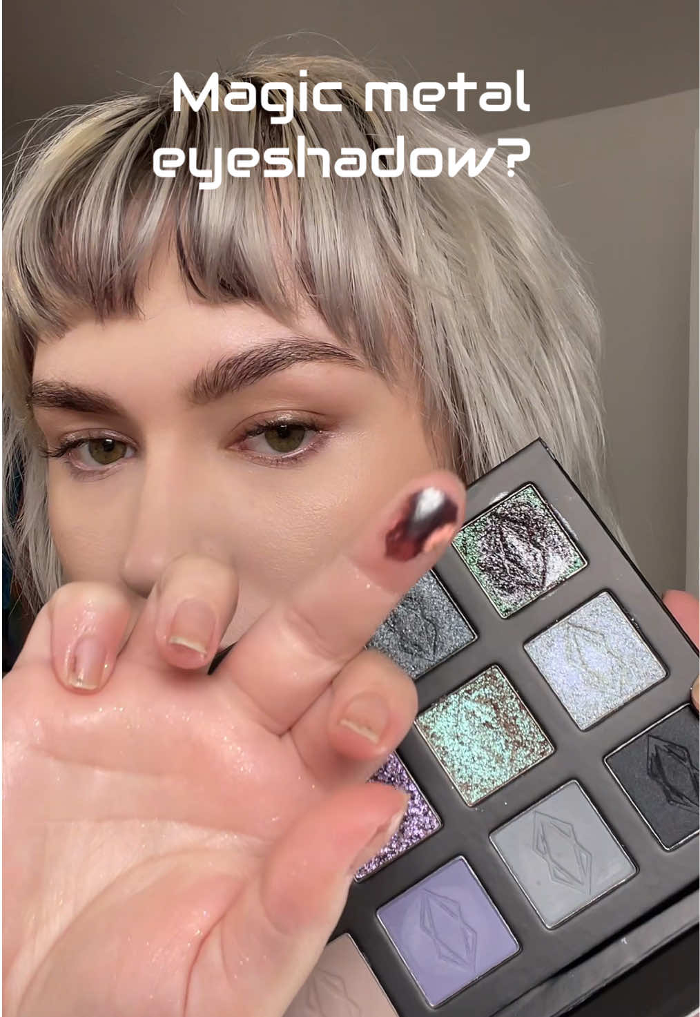 This eyeshadow is pure magic?! @Lethal Cosmetics multicrome shadow in shade dark matter 🖤