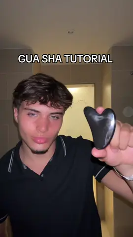 Gua sha tutorial  #guasha #guashatutorial #guashafacial #guashatips #glowuptips #jawline #cheekbones 