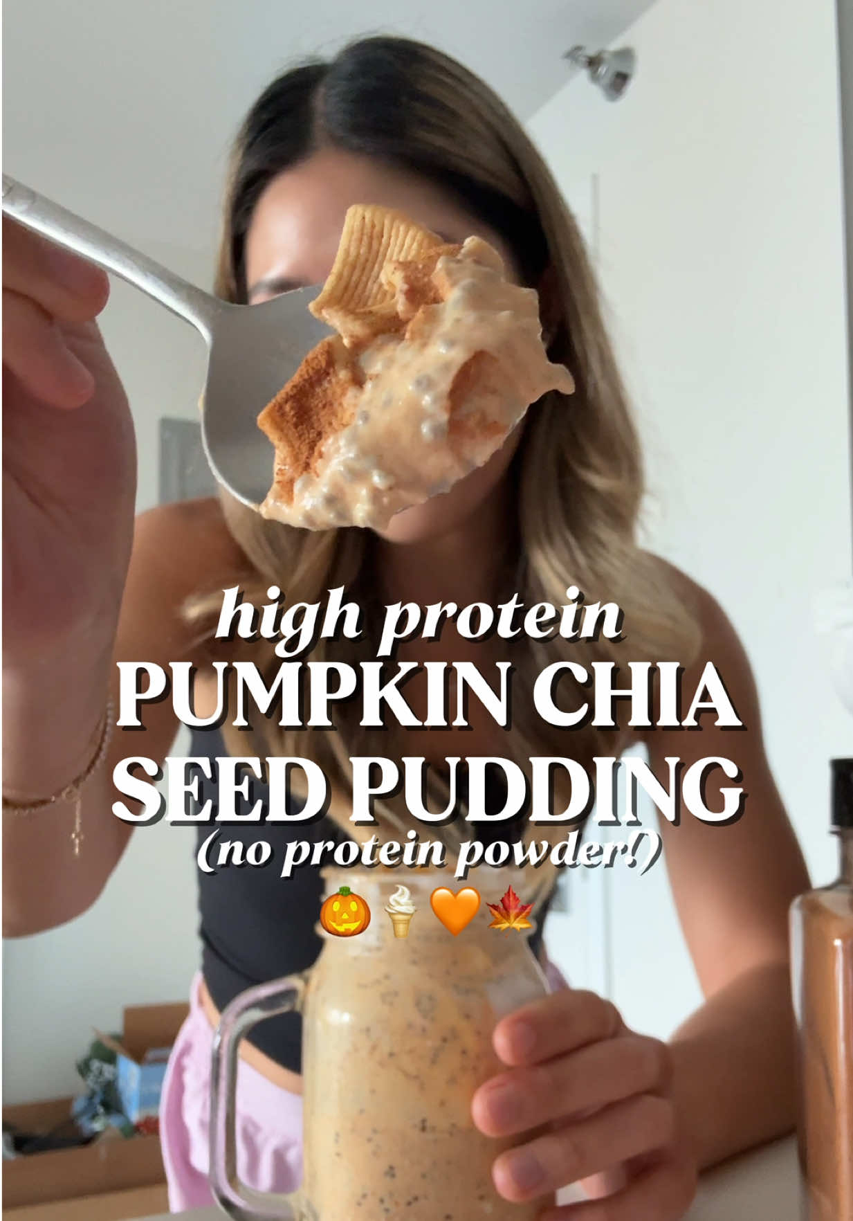 FULL RECIPE BELOW | HIGH PROTEIN PUMPKIN CHIA SEED PUDDING (no protein powder) Ingredients: -2 tbsp chia seeds -150g vanilla greek yogurt -¼ cup pumpkin -45 ml almond milk -dash of cinnamon -dash of pumpkin pie spice (if you have it) -stevia to taste Optional: top with ¼ cup of catalina crunch and more cinnamon/pumpkin pie spice if you’d like Combine greek yogurt, pumpkin, chia seeds, almond milk, cinnamon, pumpkin pie spice and stevia. Refrigerate for at least 2-3 hours before eating. Top with cereal, cinnamon or any other toppings of choice. Enjoy!  Without catalina crunch: 235 cals, 20g protein  With catalina crunch: 290 cals, 25g protein  #chiaseedpudding #highproteinchiaseedpudding #chiaseedyogurt #pumpkinchiaseedpudding #highproteinchiaseedyogurt 