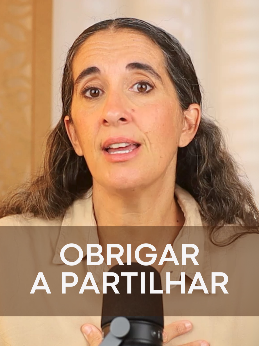 Muitas mães hoje estão vivendo uma maternidade cheia de caos e frustração: gritos, brigas, desobediência e aquele sentimento constante de não estar sendo a mãe que sempre sonharam. Se você se sente assim, não está sozinha. Eu preparei uma aula gratuita com muito carinho para explicar por que estamos passando por isso e como podemos mudar essa realidade. Não deixe de conferir! O LINK ESTÁ NA BIO 🦋 Vamos juntas encontrar caminhos para uma maternidade mais tranquila e cheia de amor. Você merece isso! 🌟🫶🏻