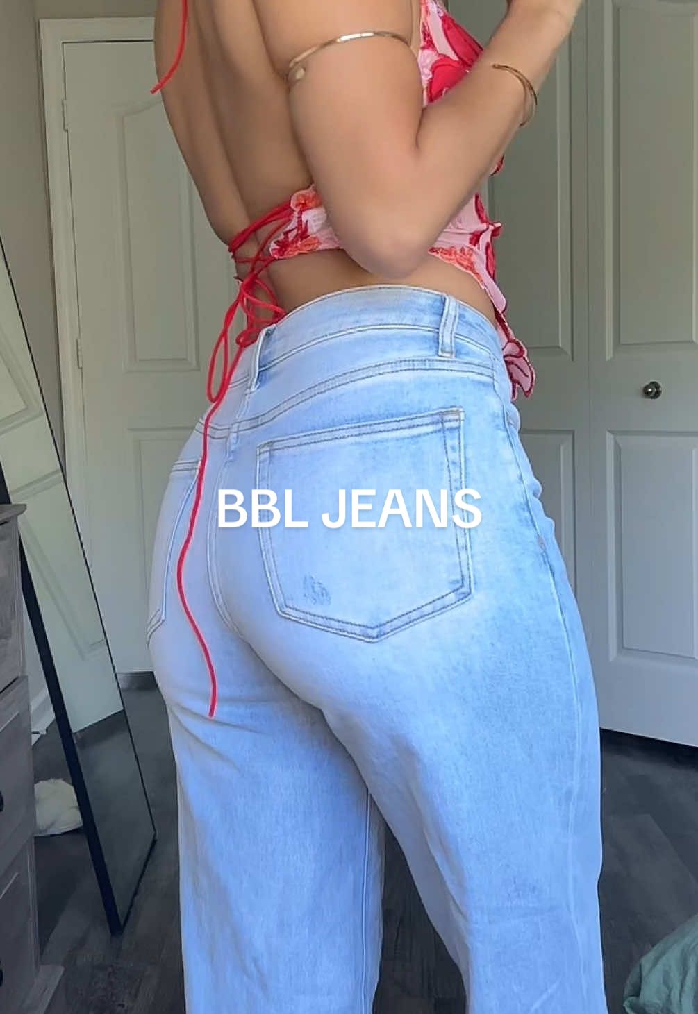 These are insane #bbljeans #baggyjeans #shapingjeans #ootdinspo #casualoutfit 
