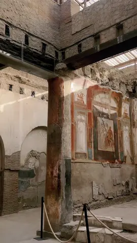 Replying to @stevec571 Part 2 of my visit to #herculaneum archeological site - saw two villas that have been closed to the public for years for restoration, as well as the temple of Augustus Deified #ancientrome #archeology #vesuvius #ancientsites 