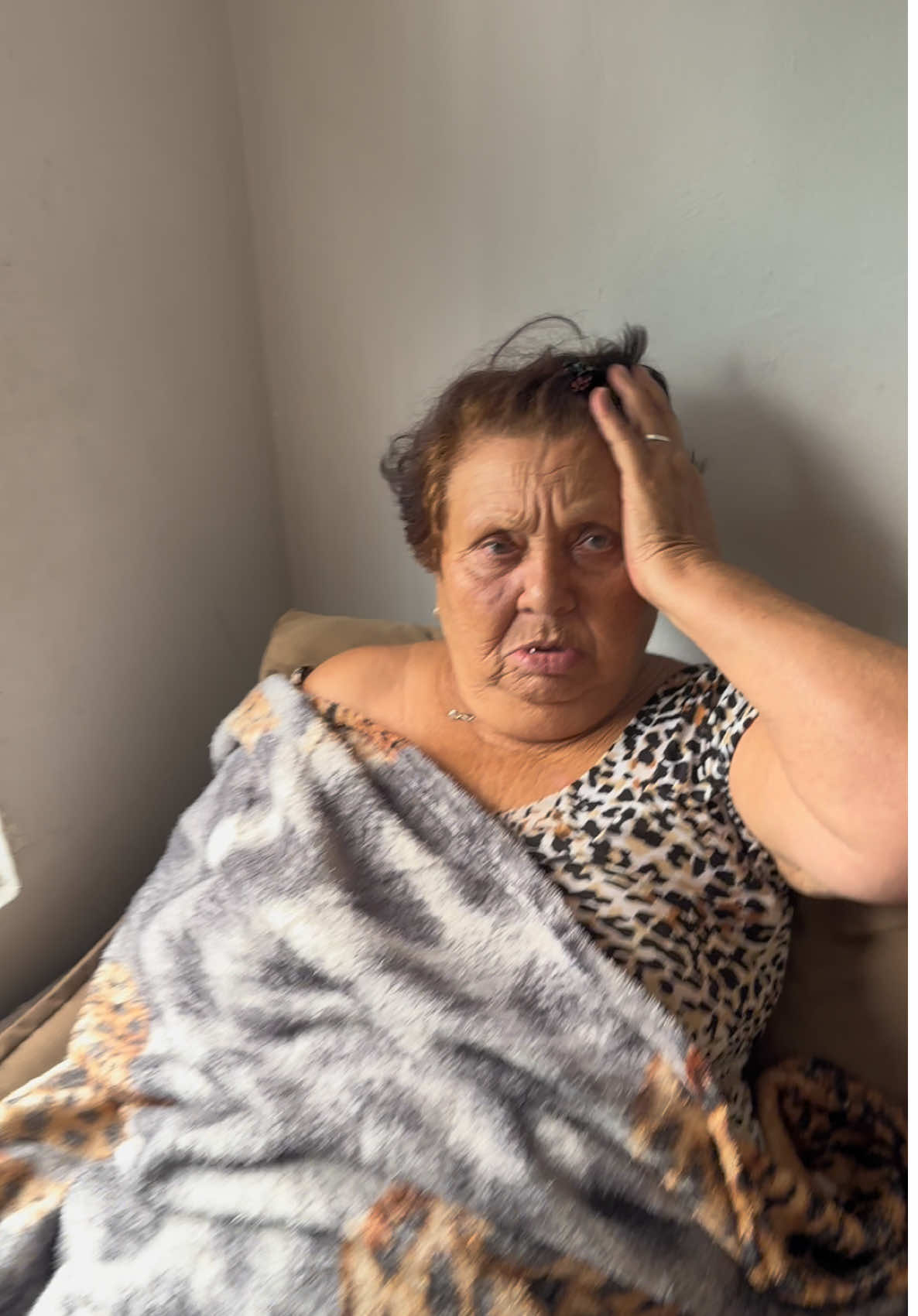 Só fui dar um tchau  😂😂😂👵🏼#entretenimento #humor #comedia #voeneto #fy 