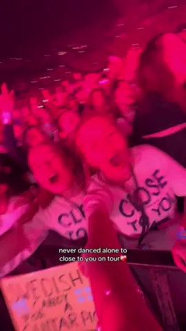 close to you was the perfect ending of every show thanks for that gracie🫶🏼🤞🏼 #gracieabrams #closetoyou #tsoutour #thesecretofustour @gracie abrams @GracieAbramsHQ @Linnéa♡ 