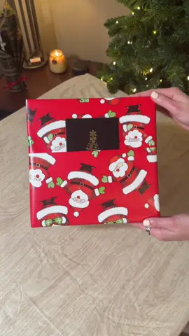 Pockets baby! #giftwrapping #wrappinqueen 