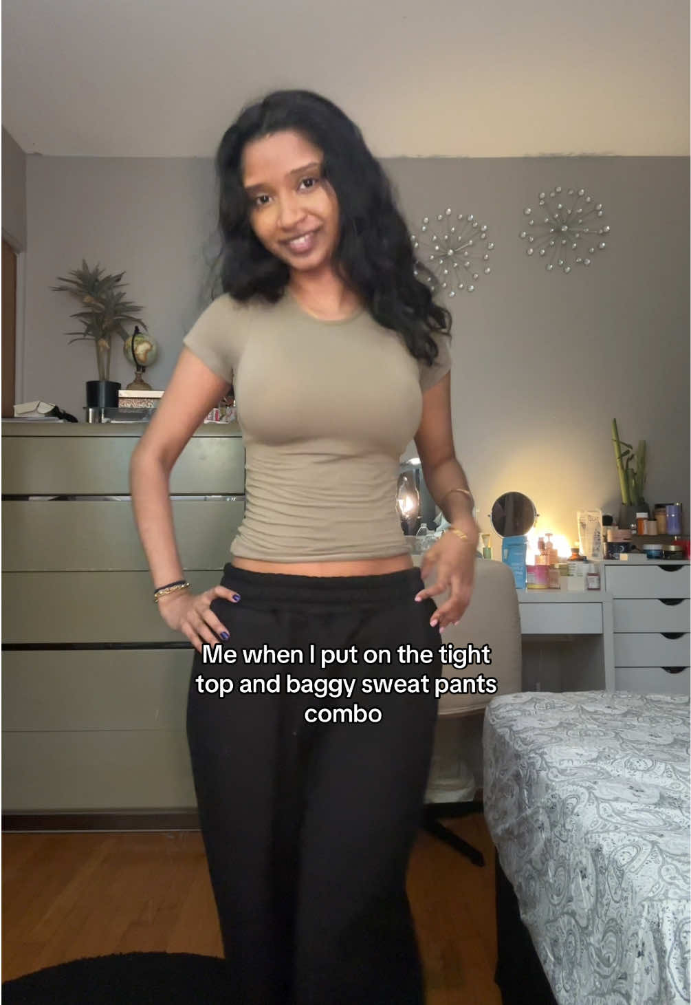 🤞🏽🤞🏽 #tighttop #baggysweats #sweatpants #comfrtsweatpants #outfitcombo 