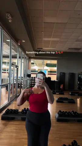 I’m already getting fall ready. My nails the colors I’m starting to wear to the gym. I’m manifesting the joggers set weather 😭 #GymTok #gymtop #tiktokshopfind #fyp 
