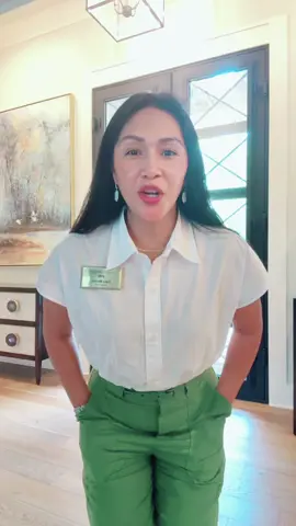 ⸻ OOTD 💚 Realtor edition! Rocking my Banana Republic high-waisted wide-leg pants and cropped button blouse today 👖✨ Wore it out to show a 3-acre property… but with all that tall grass, I should’ve picked boots instead of cute pants 😅 #O#OOTD #R#RealtorLife#SaritaSellsRealEstate#WideLegPantsR#RealtorLife 